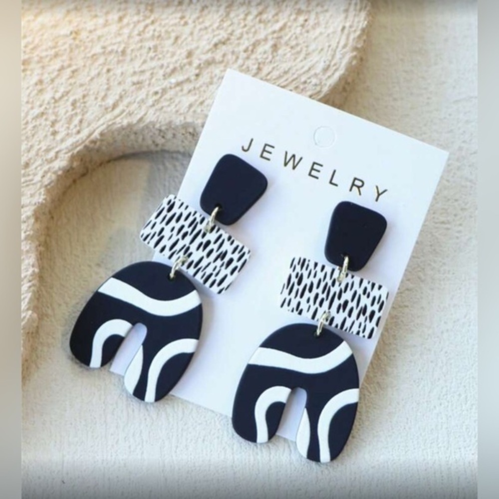 ✨NEW Black and White Geometric Abstract Tribal Bohemian Earrings